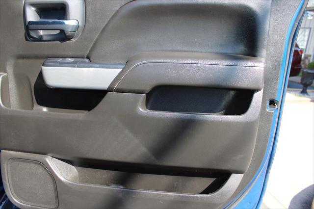 Photo of 2018 Deep Ocean Blue Metallic Chevrolet Silverado 2500