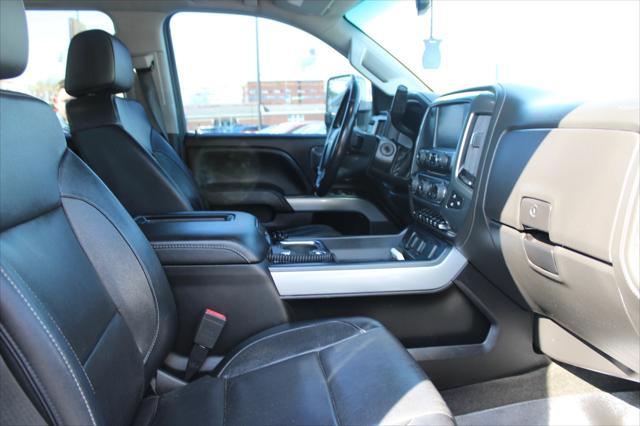 Photo of 2018 Deep Ocean Blue Metallic Chevrolet Silverado 2500