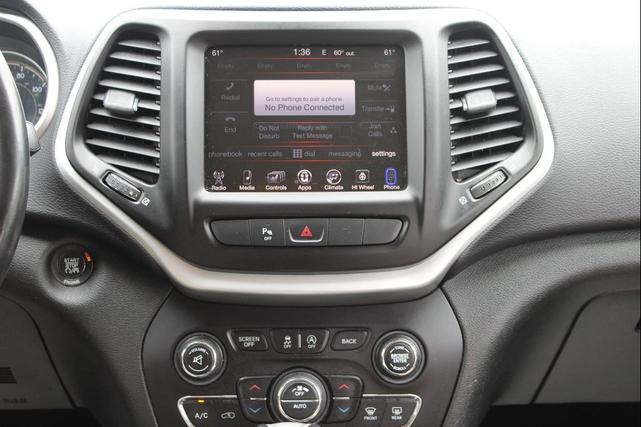 Photo of 2015 Bright White Clearcoat Jeep Cherokee