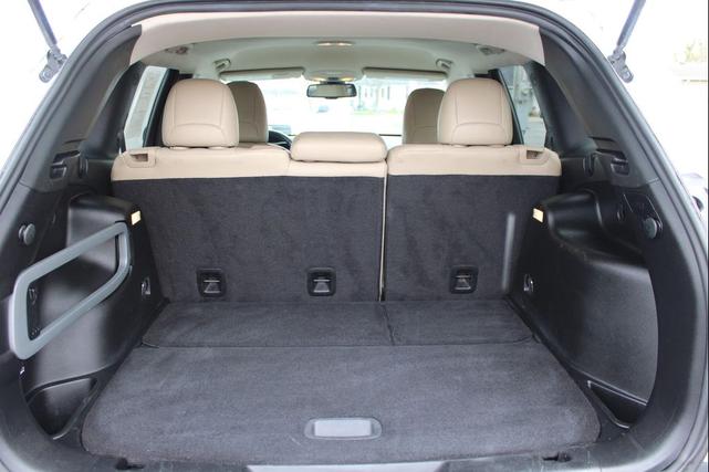 Photo of 2015 Bright White Clearcoat Jeep Cherokee