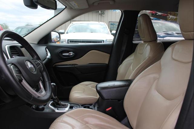 Photo of 2015 Bright White Clearcoat Jeep Cherokee