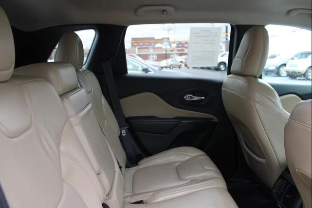 Photo of 2015 Bright White Clearcoat Jeep Cherokee