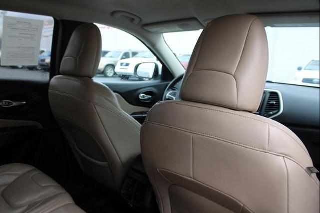 Photo of 2015 Bright White Clearcoat Jeep Cherokee