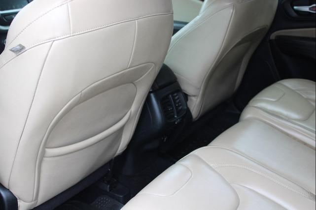 Photo of 2015 Bright White Clearcoat Jeep Cherokee