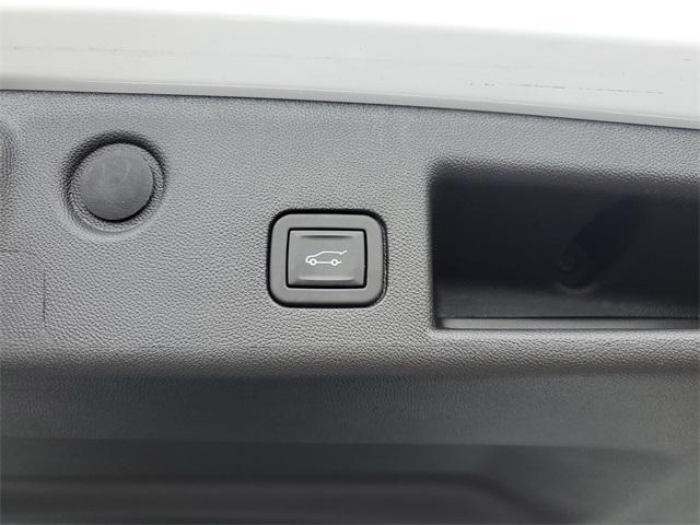 Photo of 2023 Summit White Chevrolet Equinox