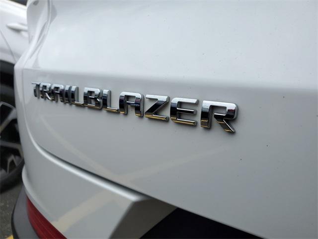 Photo of 2022 Summit White Chevrolet Trailblazer
