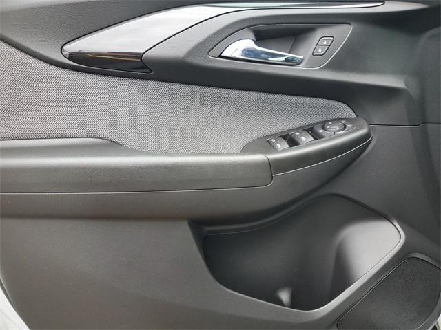 Photo of 2022 Summit White Chevrolet Trailblazer