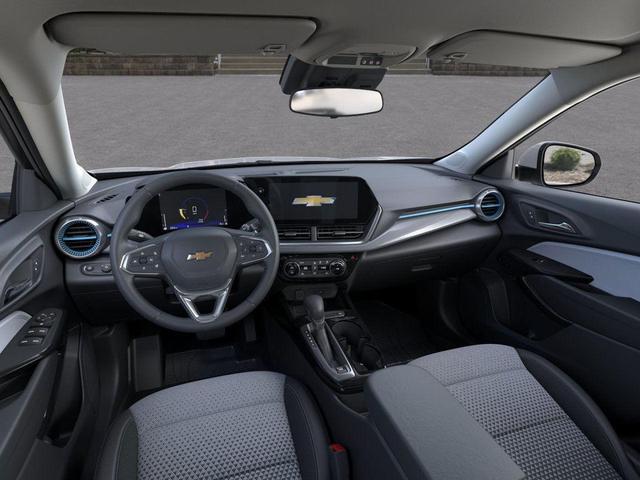 Photo of 2025 Summit White Chevrolet Trax