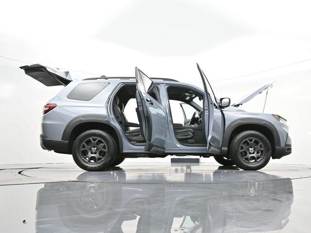 Photo of 2023 Diffused Sky Pearl Honda Pilot