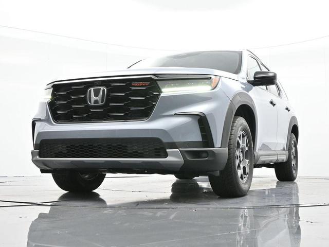 Photo of 2023 Diffused Sky Pearl Honda Pilot