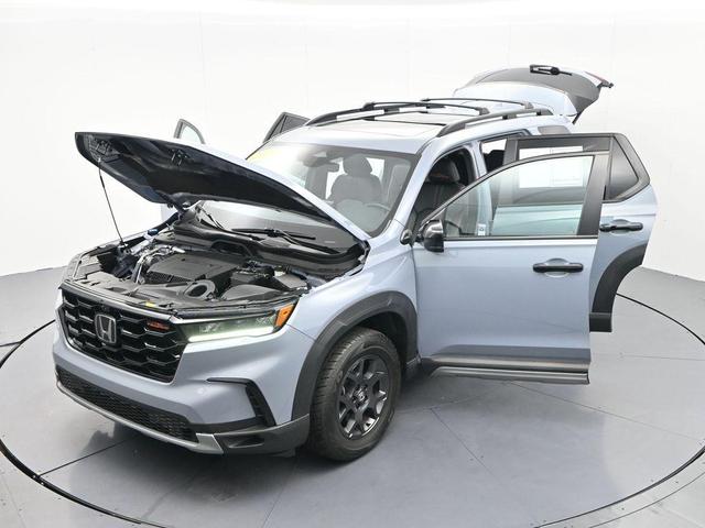 Photo of 2023 Diffused Sky Pearl Honda Pilot