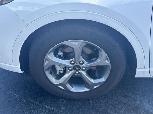 Photo of 2023 Oxford White Ford Escape