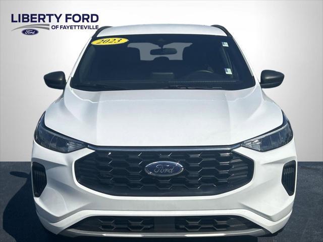 Photo of 2023 Oxford White Ford Escape