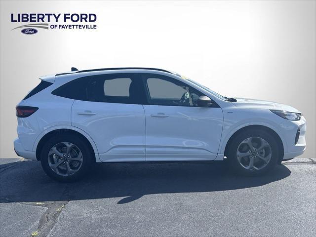 Photo of 2023 Oxford White Ford Escape
