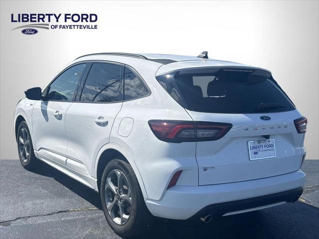Photo of 2023 Oxford White Ford Escape
