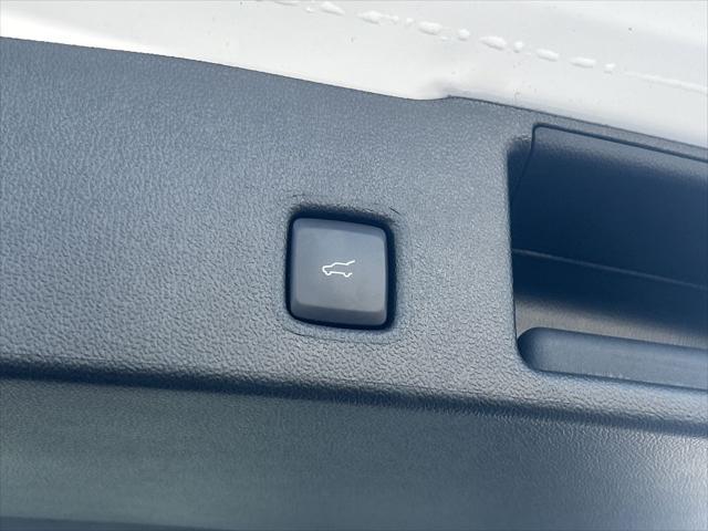 Photo of 2023 Oxford White Ford Escape