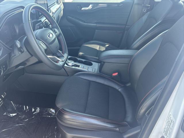 Photo of 2023 Oxford White Ford Escape
