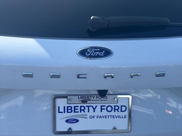 Photo of 2023 Oxford White Ford Escape