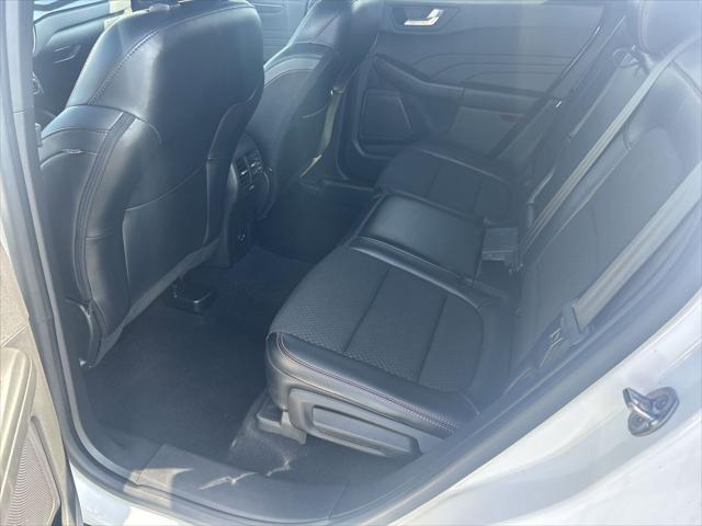 Photo of 2023 Oxford White Ford Escape