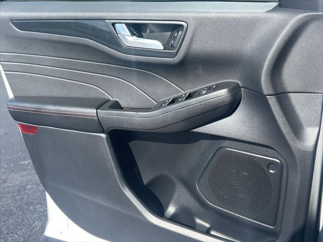 Photo of 2023 Oxford White Ford Escape