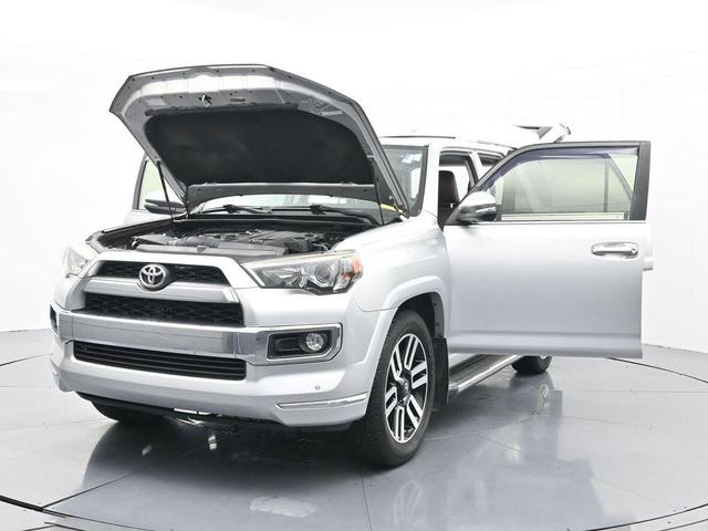 Photo of 2017 Classic Silver Metallic Toyota 4Runner