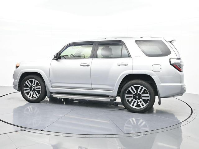 Photo of 2017 Classic Silver Metallic Toyota 4Runner