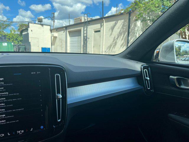 Photo of 2024 Gray Volvo XC40