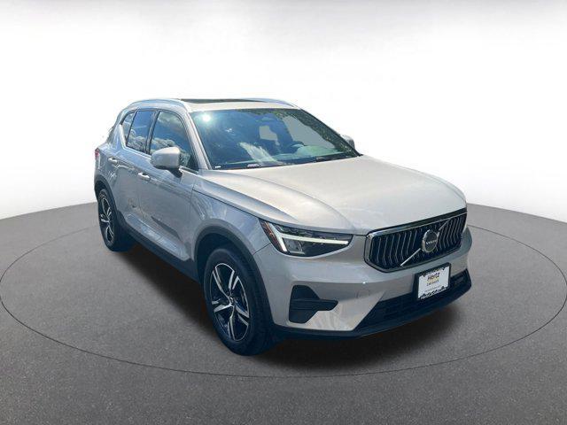 Photo of 2024 Gray Volvo XC40