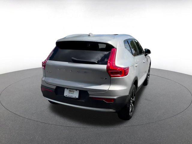 Photo of 2024 Gray Volvo XC40