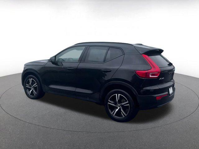 Photo of 2024 Onyx Black Metallic Volvo XC40