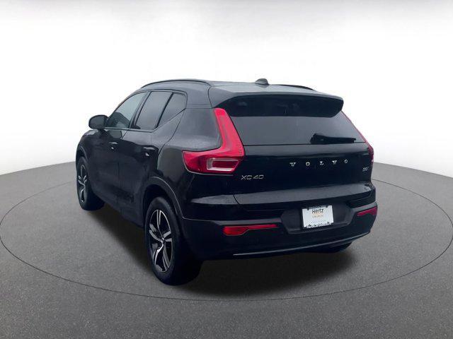Photo of 2024 Onyx Black Metallic Volvo XC40
