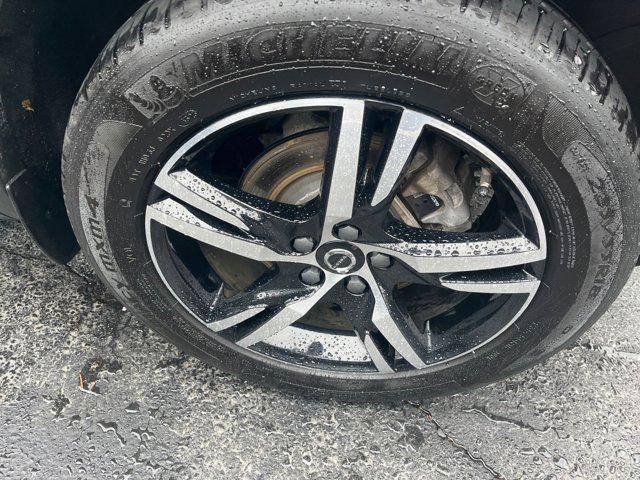 Photo of 2024 Onyx Black Metallic Volvo XC40