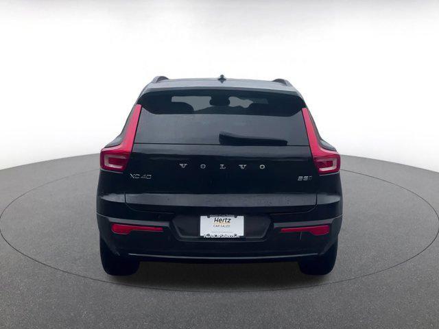 Photo of 2024 Onyx Black Metallic Volvo XC40