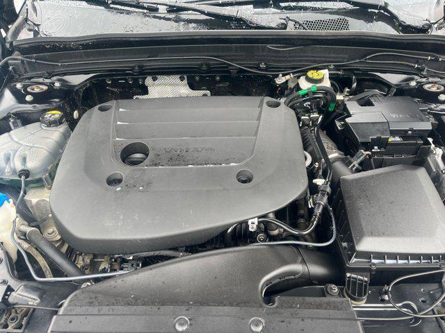 Photo of 2024 Onyx Black Metallic Volvo XC40