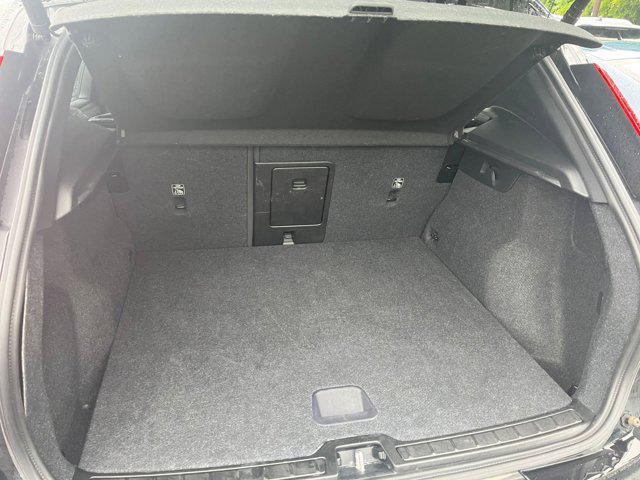 Photo of 2024 Onyx Black Metallic Volvo XC40