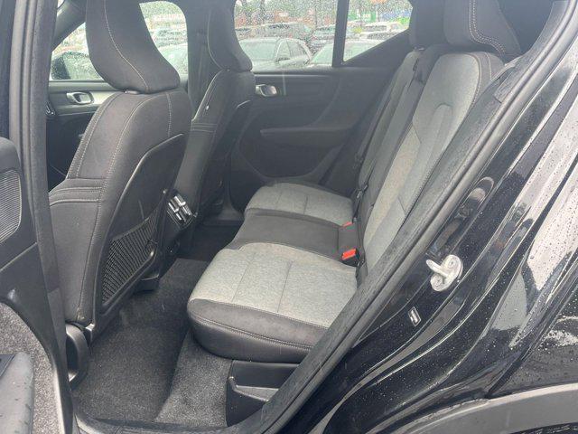 Photo of 2024 Onyx Black Metallic Volvo XC40