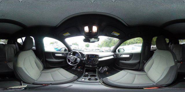 Photo of 2024 Onyx Black Metallic Volvo XC40