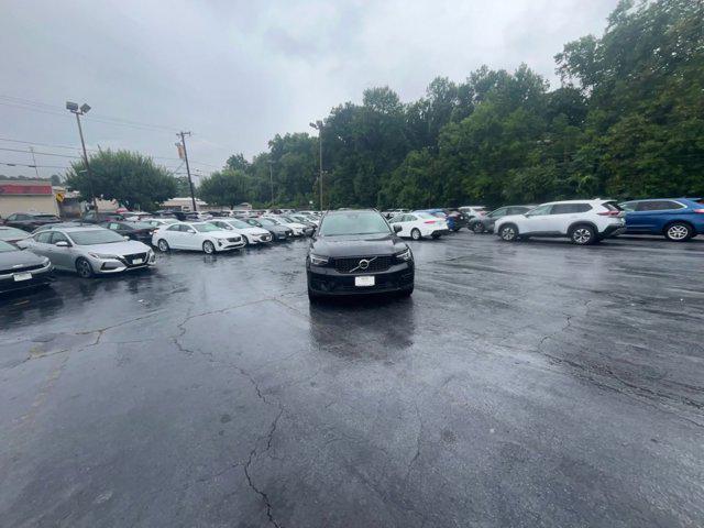 Photo of 2024 Onyx Black Metallic Volvo XC40