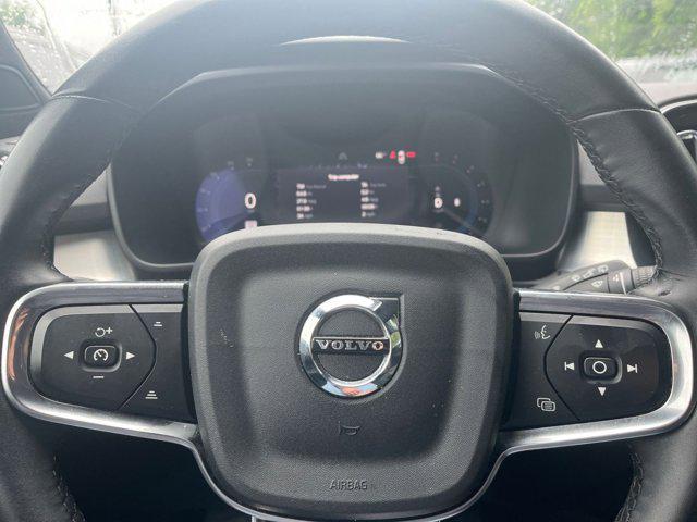 Photo of 2024 Onyx Black Metallic Volvo XC40