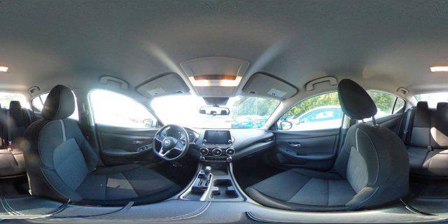 Photo of 2023 Brilliant Silver Metallic Nissan Sentra