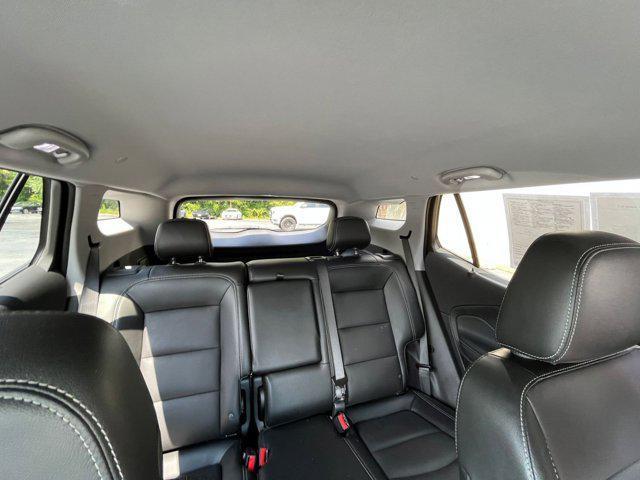 Photo of 2024 Summit White GMC Terrain