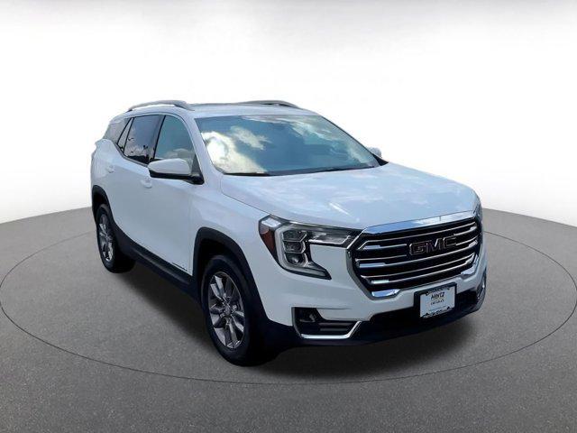 Photo of 2024 Summit White GMC Terrain