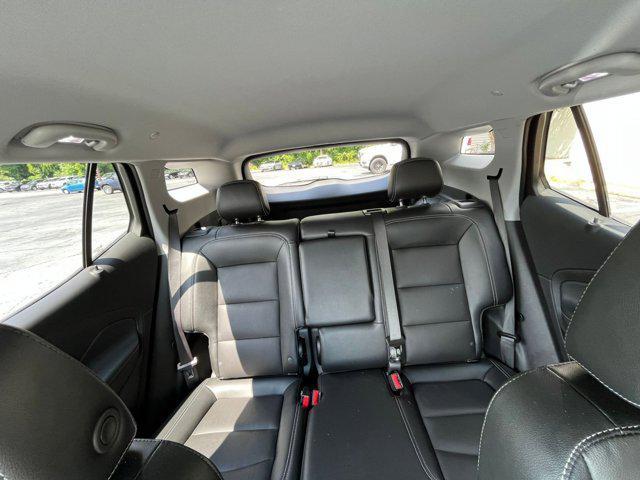 Photo of 2024 Summit White GMC Terrain