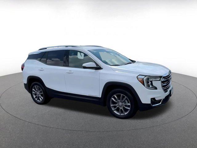 Photo of 2024 Summit White GMC Terrain