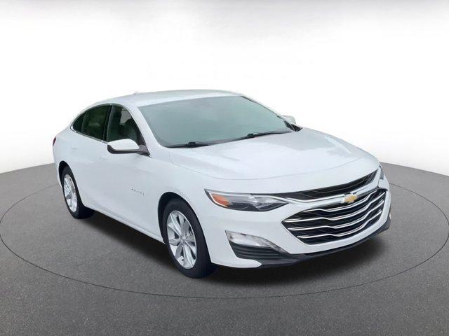 Photo of 2024 Summit White Chevrolet Malibu