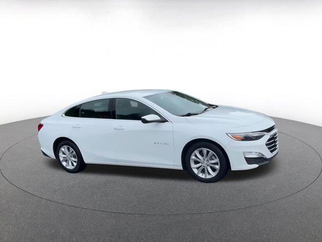 Photo of 2024 Summit White Chevrolet Malibu