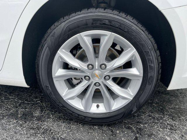 Photo of 2024 Summit White Chevrolet Malibu