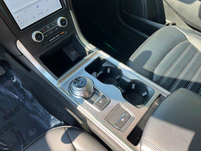 Photo of 2024 Iconic Silver Metallic Ford Edge