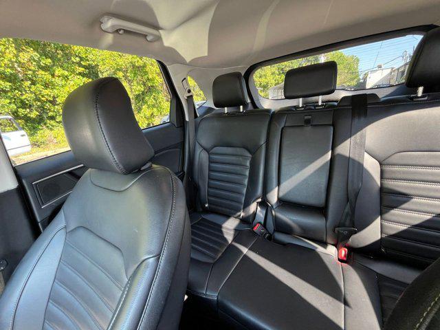 Photo of 2024 Iconic Silver Metallic Ford Edge
