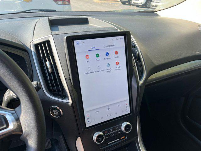 Photo of 2024 Iconic Silver Metallic Ford Edge
